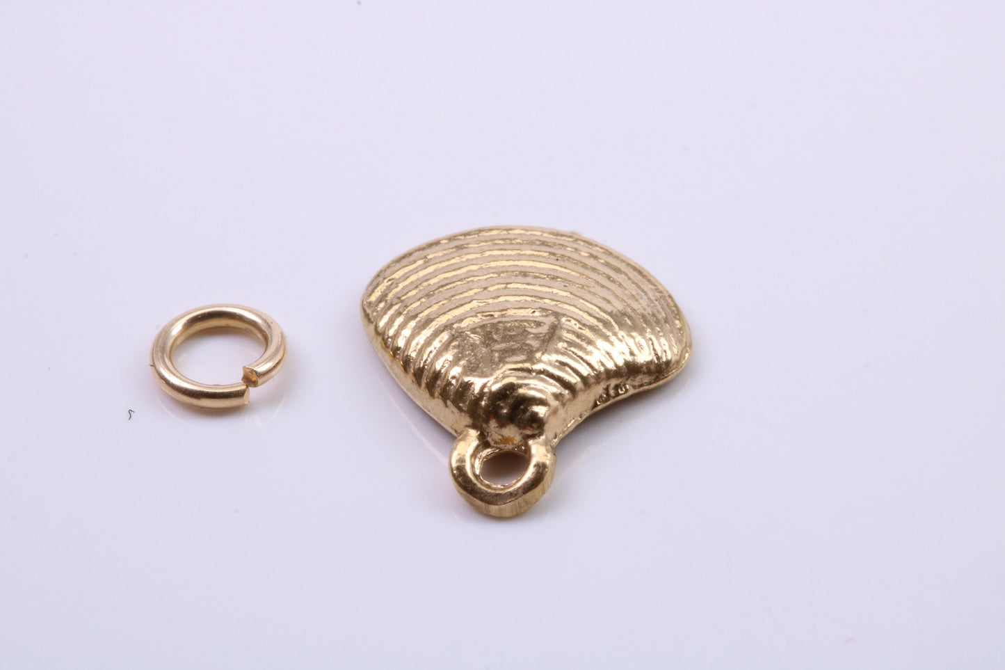 Sea Shell Charm, Traditional Charm, Made from Solid 9ct Yellow Gold, British Hallmarked, Complete with Attachment Link
