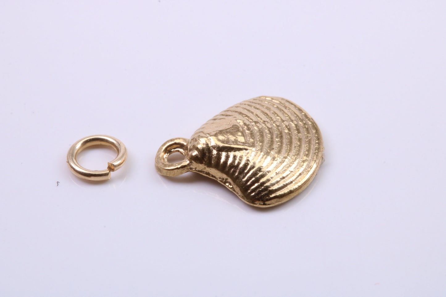 Sea Shell Charm, Traditional Charm, Made from Solid 9ct Yellow Gold, British Hallmarked, Complete with Attachment Link