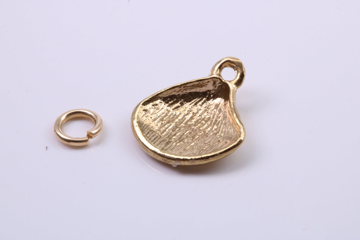 Sea Shell Charm, Traditional Charm, Made from Solid 9ct Yellow Gold, British Hallmarked, Complete with Attachment Link