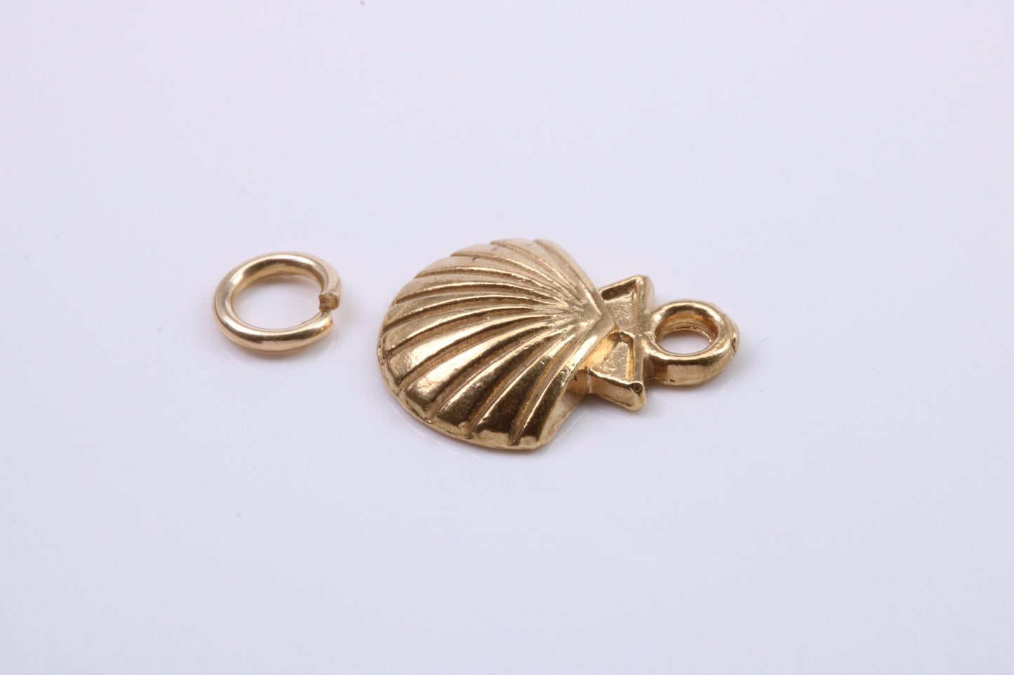 Sea Shell Charm, Traditional Charm, Made from Solid 9ct Yellow Gold, British Hallmarked, Complete with Attachment Link