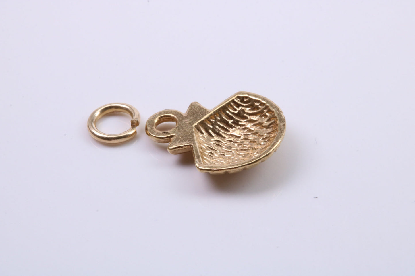 Sea Shell Charm, Traditional Charm, Made from Solid 9ct Yellow Gold, British Hallmarked, Complete with Attachment Link