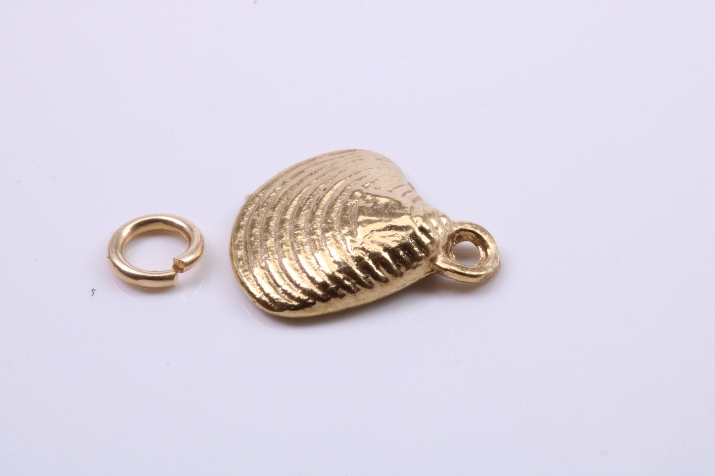 Sea Shell Charm, Traditional Charm, Made from Solid 9ct Yellow Gold, British Hallmarked, Complete with Attachment Link