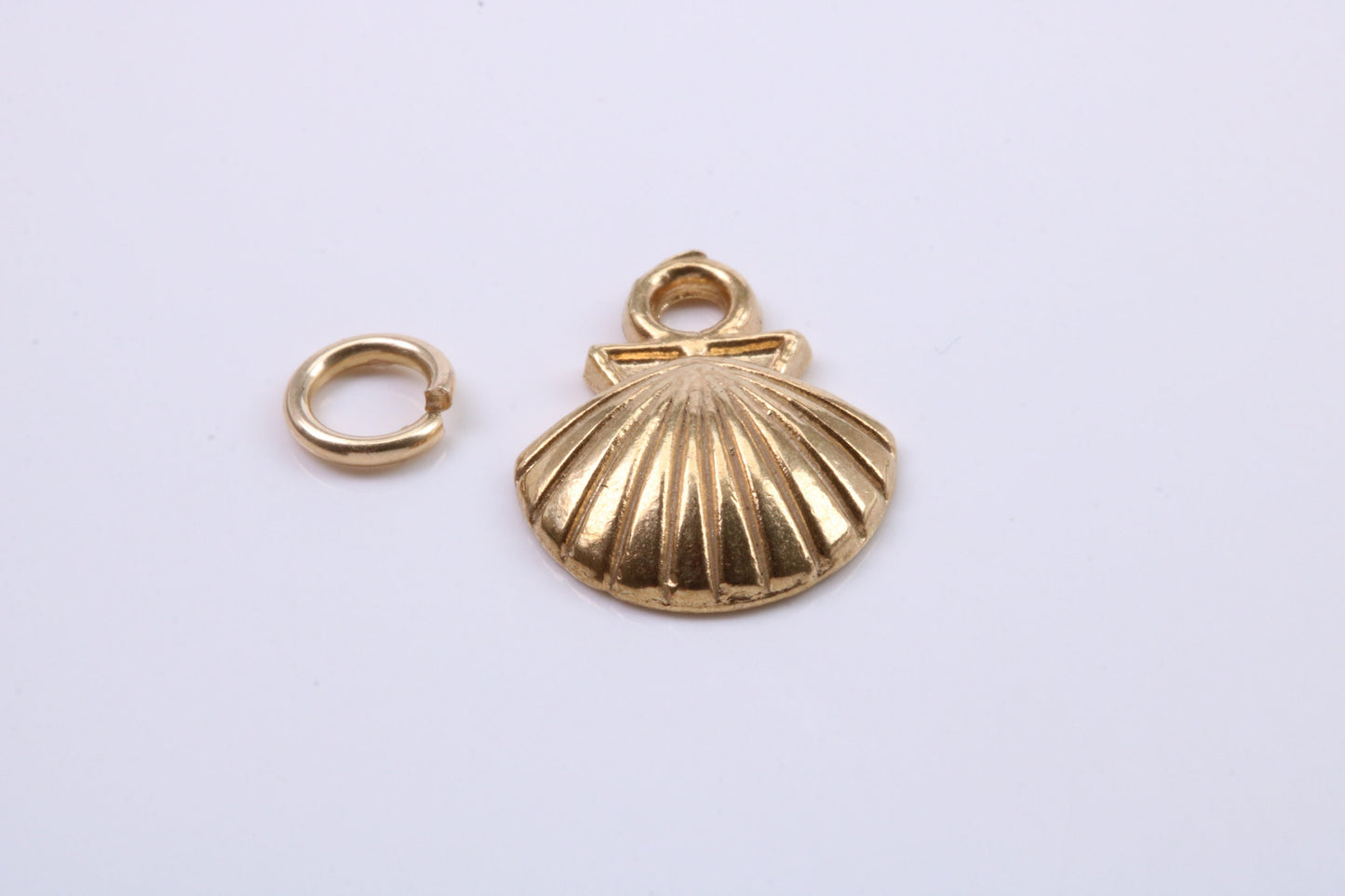 Sea Shell Charm, Traditional Charm, Made from Solid 9ct Yellow Gold, British Hallmarked, Complete with Attachment Link