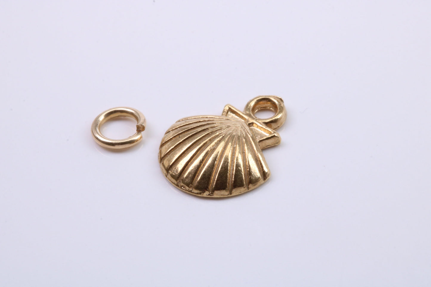 Sea Shell Charm, Traditional Charm, Made from Solid 9ct Yellow Gold, British Hallmarked, Complete with Attachment Link