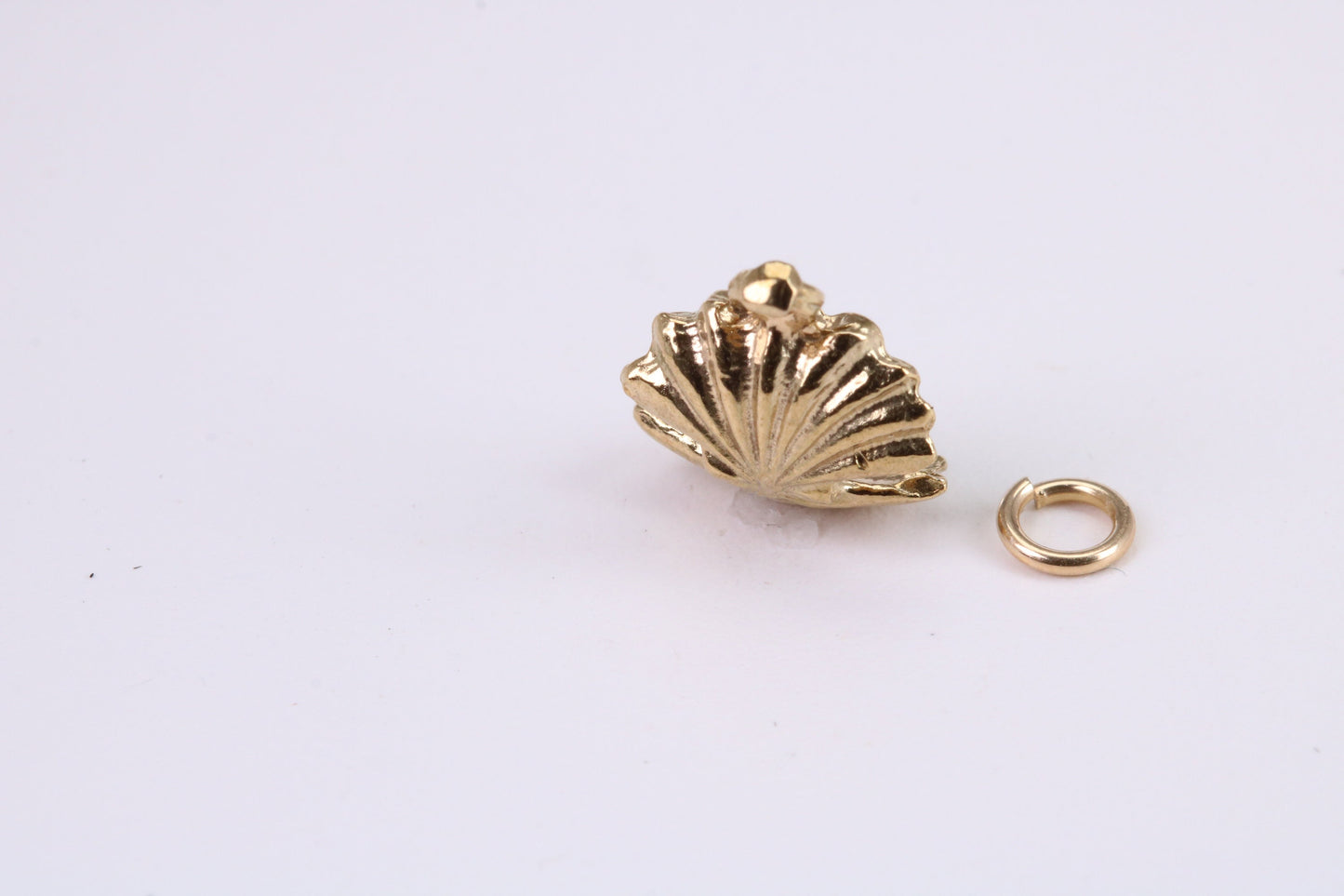 Pearl Shell Clam Charm, Traditional Charm, Made from Solid Yellow Gold, British Hallmarked, Complete with Attachment Link