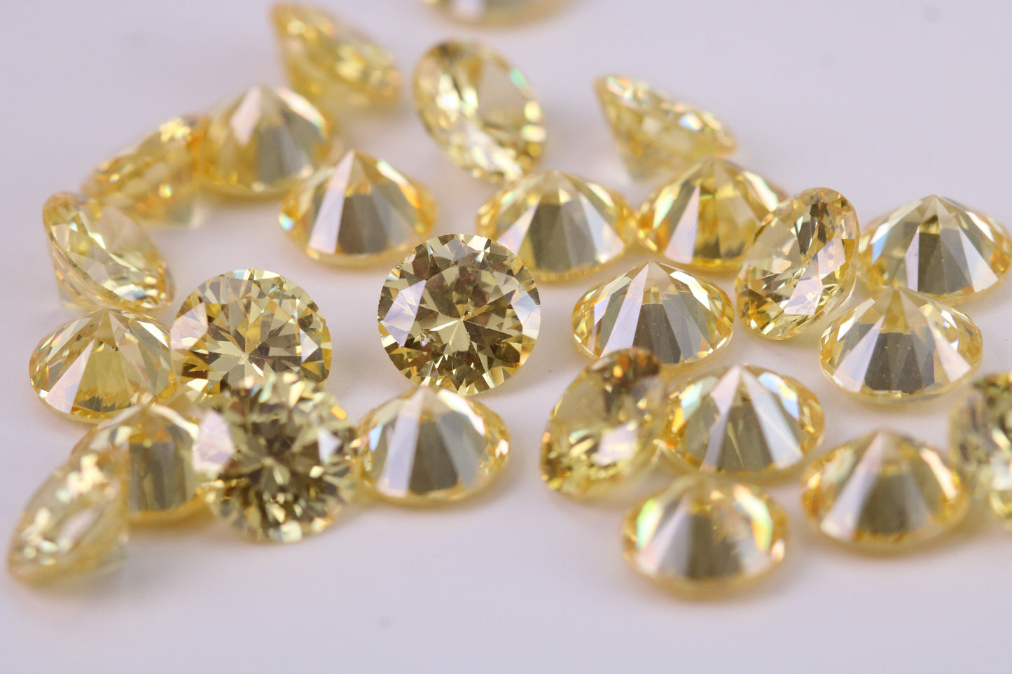 Round cut AAA Grade Yellow Cubic Zirconia, Top Colour and Luster, Choice of Sizes, Calibrated Sizing, Multi Packs