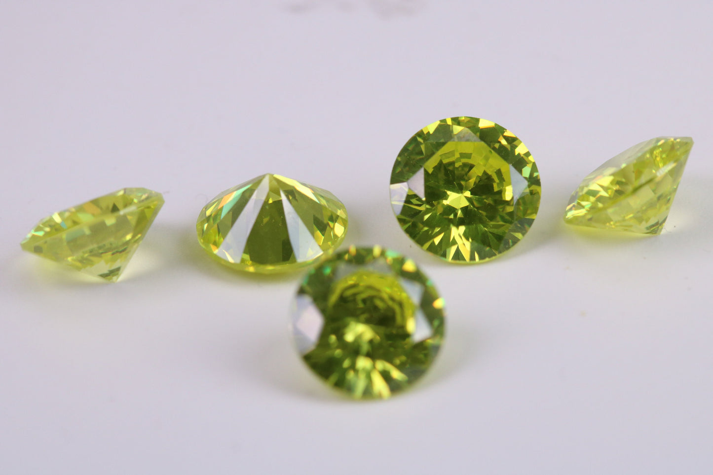Round cut AAA Grade Peridot Green Cubic Zirconia, Top Colour and Luster, Choice of Sizes, Calibrated Sizing, Multi Packs