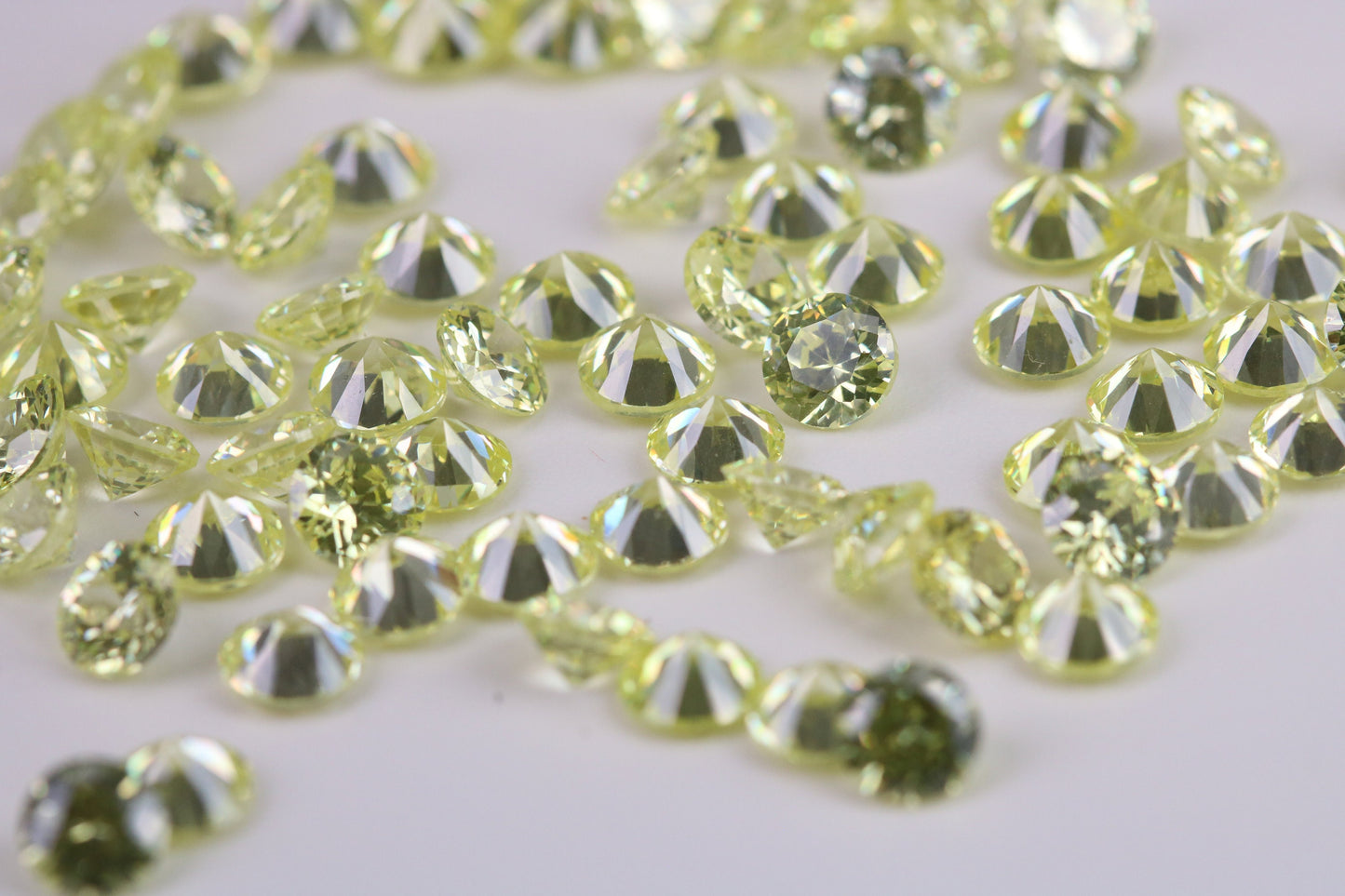 Round cut AAA Grade Peridot Green Cubic Zirconia, Top Colour and Luster, Choice of Sizes, Calibrated Sizing, Multi Packs