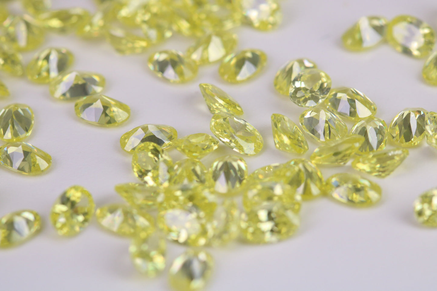 6 x 4 mm Oval cut AAA Grade Peridot Green Cubic Zirconia, Top Colour and Luster, Choice of Sizes, Calibrated Sizing, Multi Packs