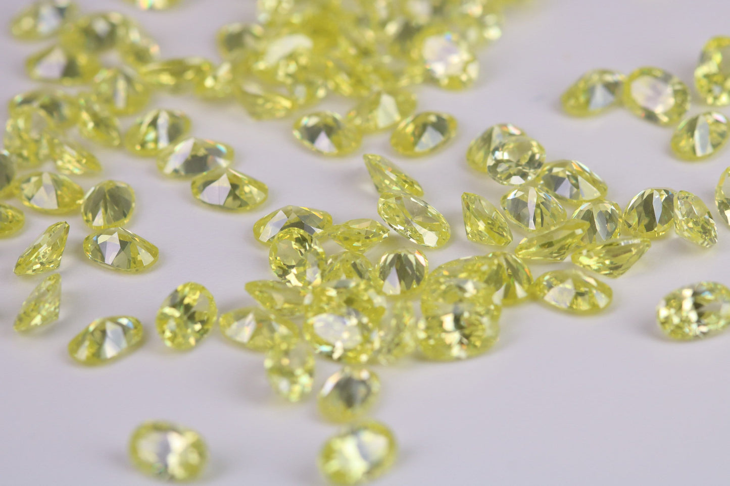 6 x 4 mm Oval cut AAA Grade Peridot Green Cubic Zirconia, Top Colour and Luster, Choice of Sizes, Calibrated Sizing, Multi Packs