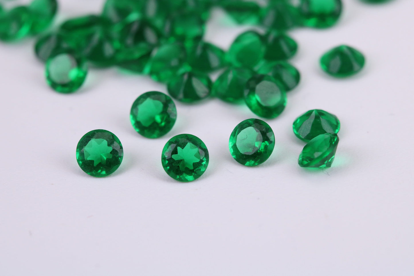 Round cut AAA Grade Emerald Green Cubic Zirconia, Top Colour and Luster, Choice of Sizes, Calibrated Sizing, Multi Packs