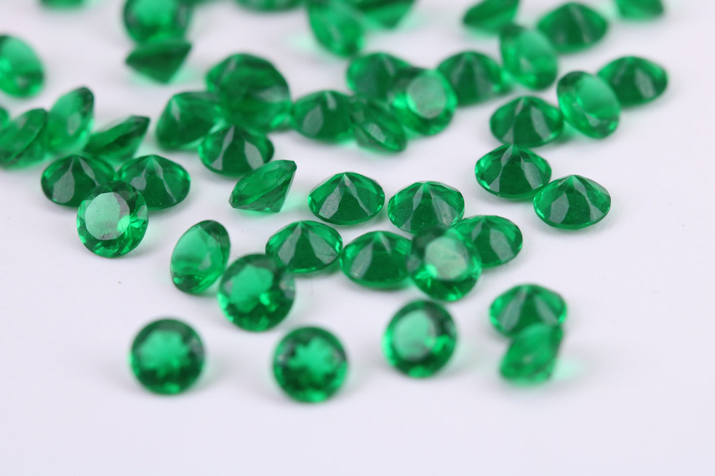 Round cut AAA Grade Emerald Green Cubic Zirconia, Top Colour and Luster, Choice of Sizes, Calibrated Sizing, Multi Packs