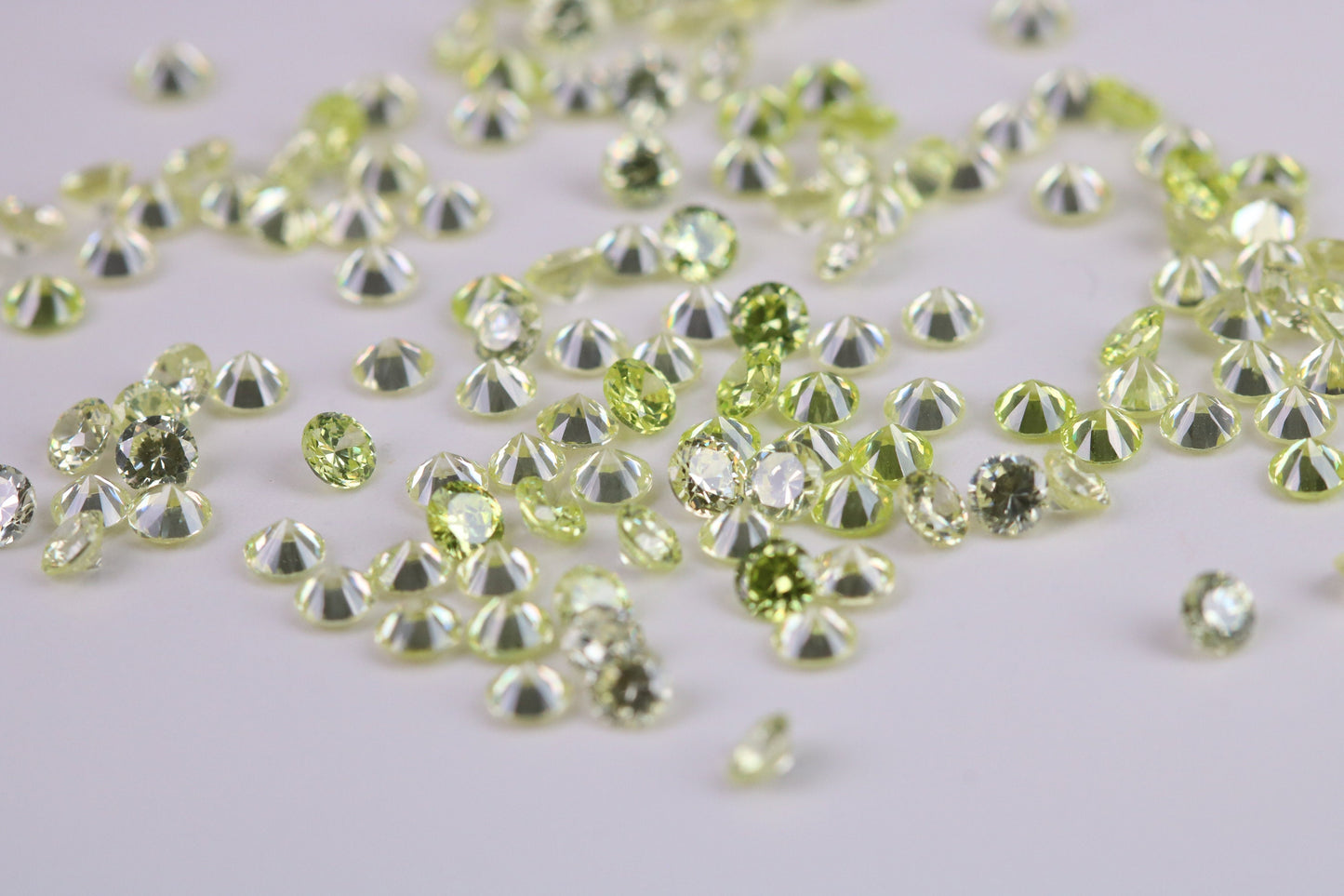Round cut AAA Grade Peridot Green Cubic Zirconia, Top Colour and Luster, Choice of Sizes, Calibrated Sizing, Multi Packs