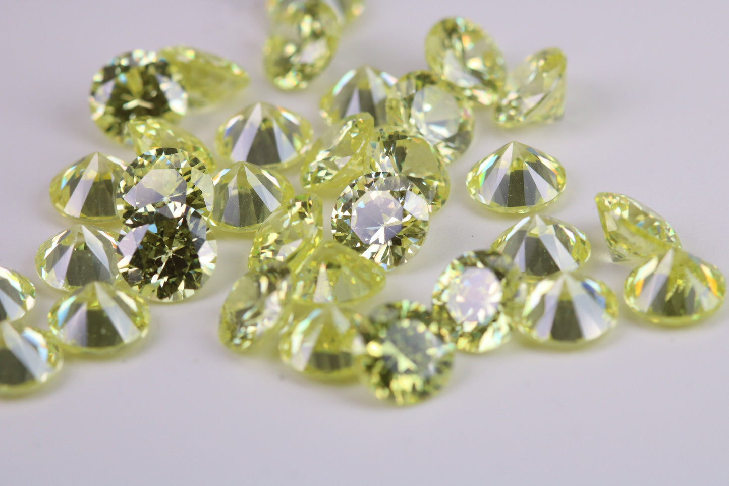 Round cut AAA Grade Peridot Green Cubic Zirconia, Top Colour and Luster, Choice of Sizes, Calibrated Sizing, Multi Packs