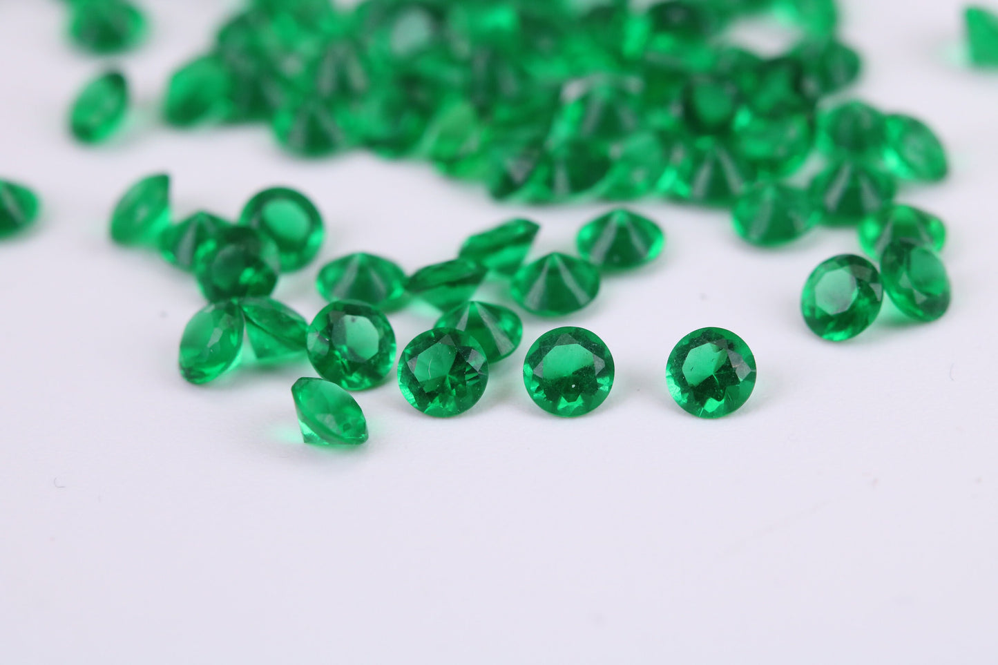 Round cut AAA Grade Emerald Green Cubic Zirconia, Top Colour and Luster, Choice of Sizes, Calibrated Sizing, Multi Packs