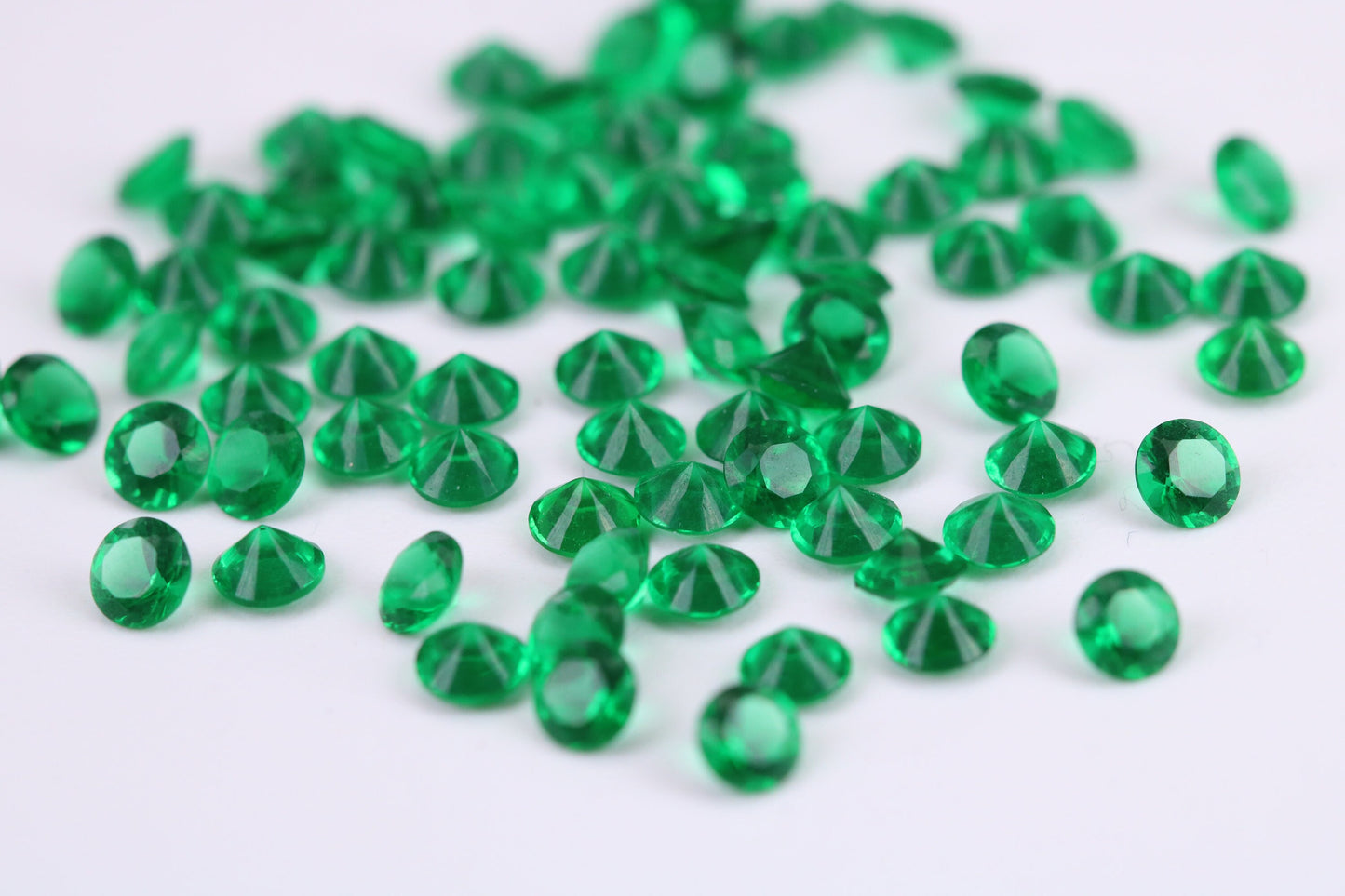 Round cut AAA Grade Emerald Green Cubic Zirconia, Top Colour and Luster, Choice of Sizes, Calibrated Sizing, Multi Packs