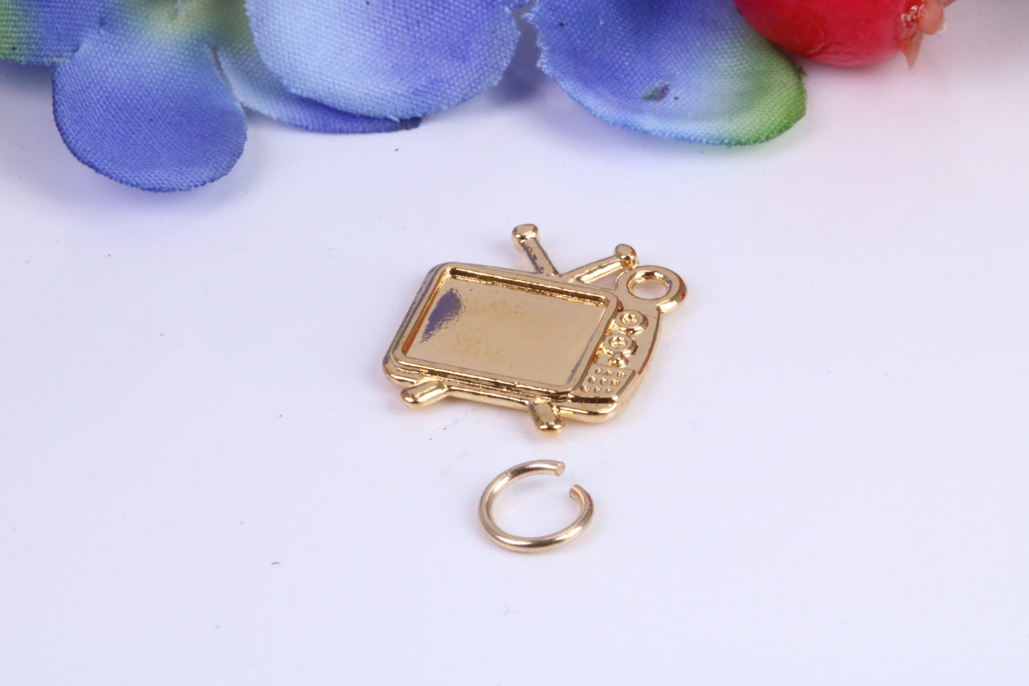 Vintage Television Charm, Traditional Charm, Made from Solid Cast Yellow Gold, British Hallmarked