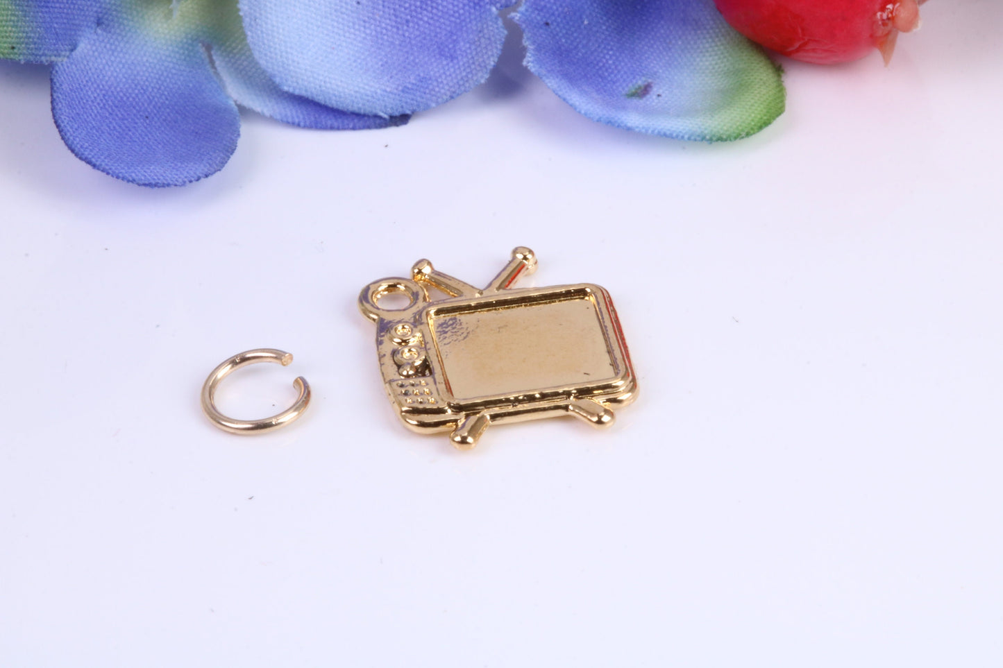 Vintage Television Charm, Traditional Charm, Made from Solid Cast Yellow Gold, British Hallmarked