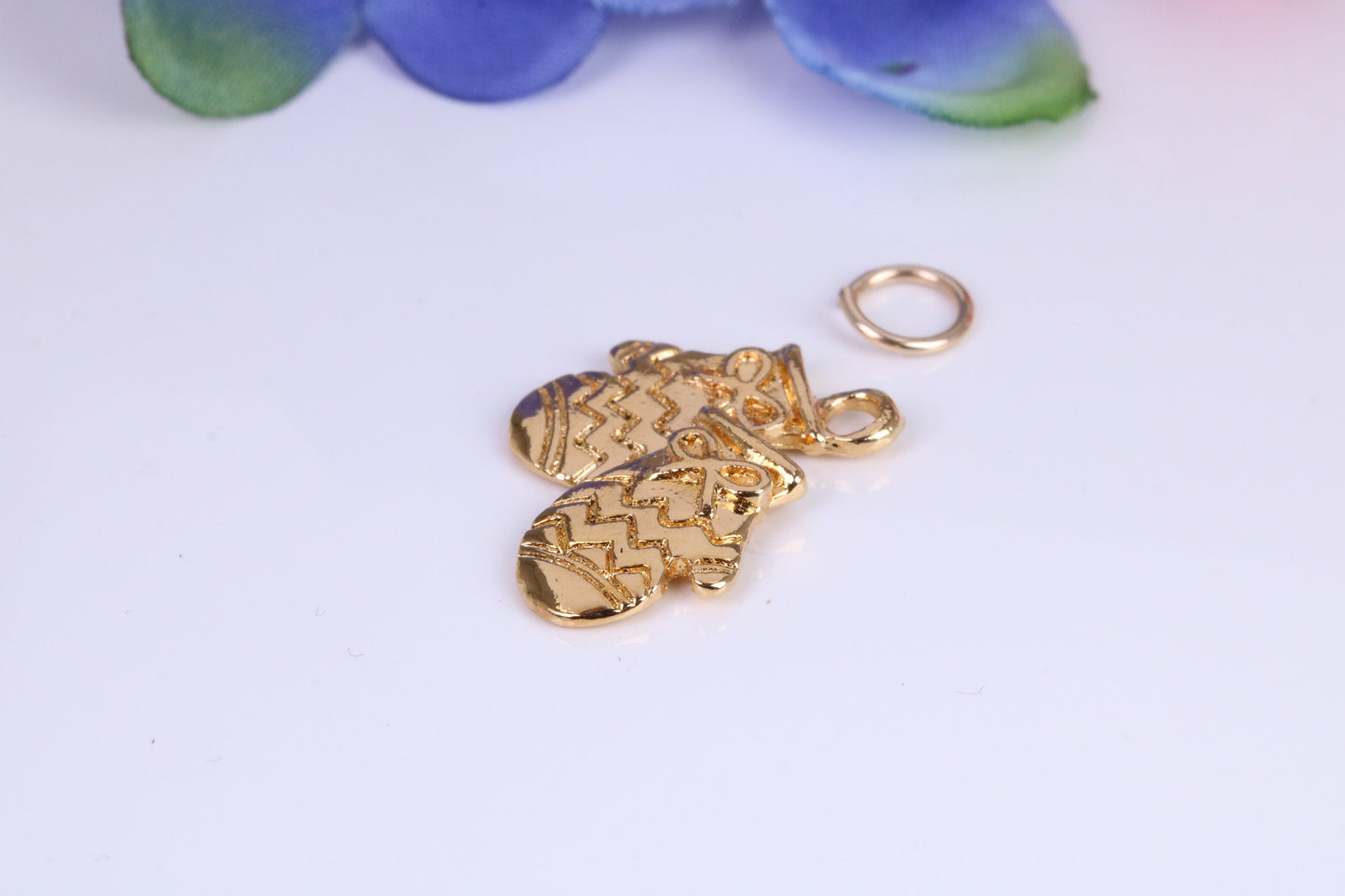 Oven Gloves Charm, Traditional Charm, Made from Solid Cast Yellow Gold, British Hallmarked