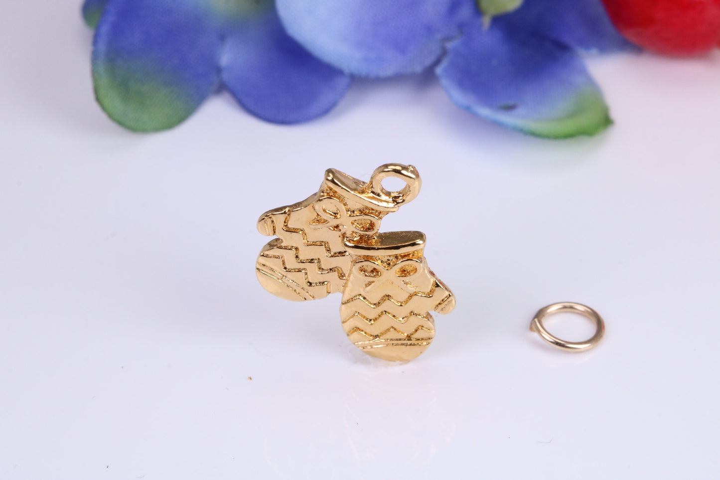 Oven Gloves Charm, Traditional Charm, Made from Solid Cast Yellow Gold, British Hallmarked