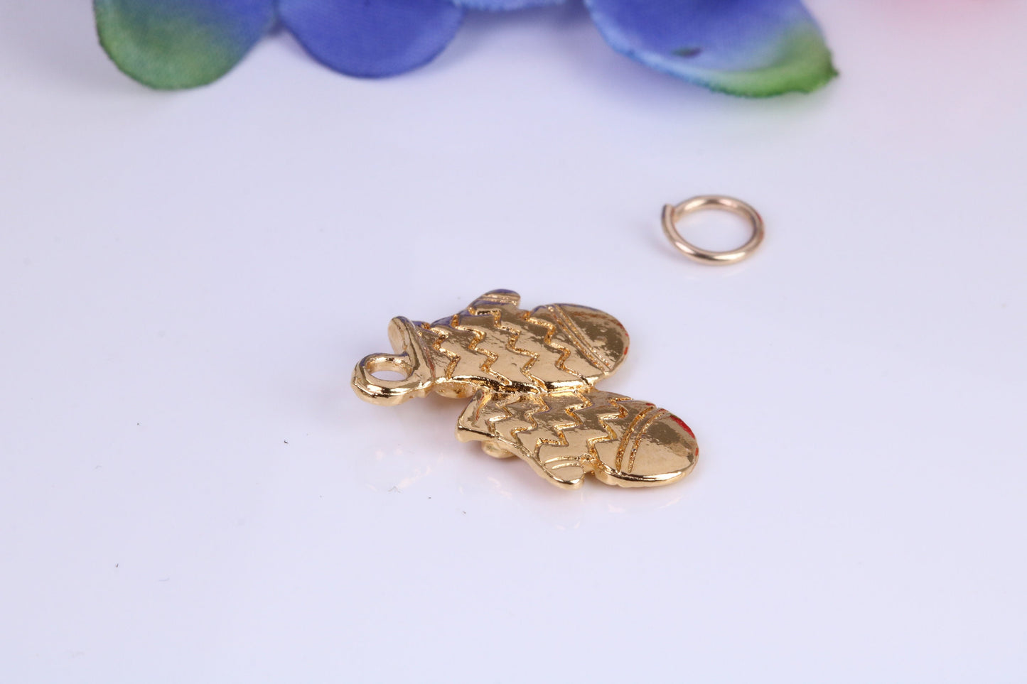Oven Gloves Charm, Traditional Charm, Made from Solid Cast Yellow Gold, British Hallmarked