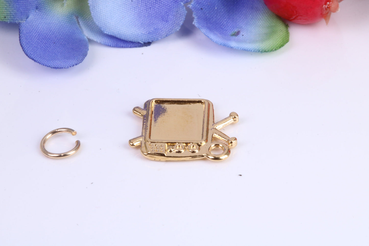 Vintage Television Charm, Traditional Charm, Made from Solid Cast Yellow Gold, British Hallmarked