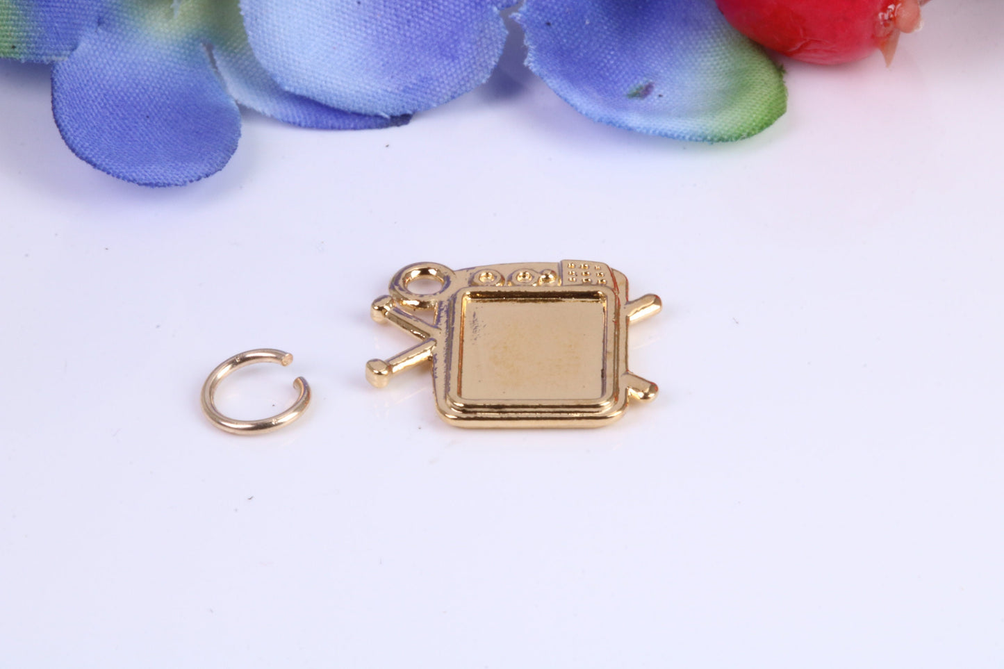 Vintage Television Charm, Traditional Charm, Made from Solid Cast Yellow Gold, British Hallmarked