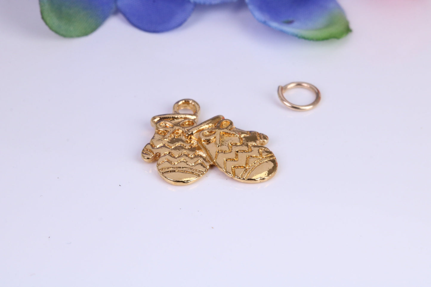 Oven Gloves Charm, Traditional Charm, Made from Solid Cast Yellow Gold, British Hallmarked