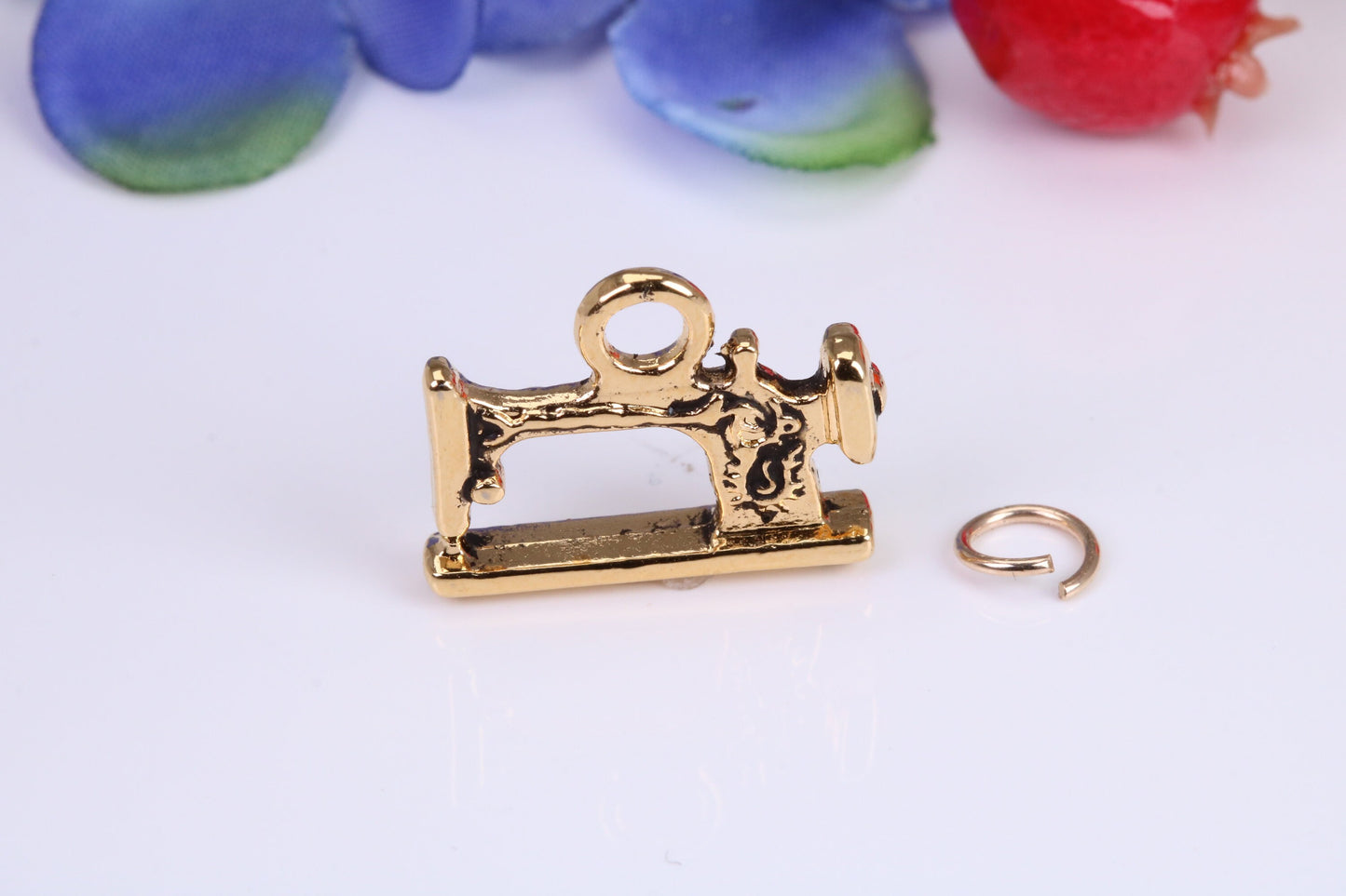 Vintage Sewing Machine Charm, Traditional Charm, Made from Solid Cast Yellow Gold, British Hallmarked