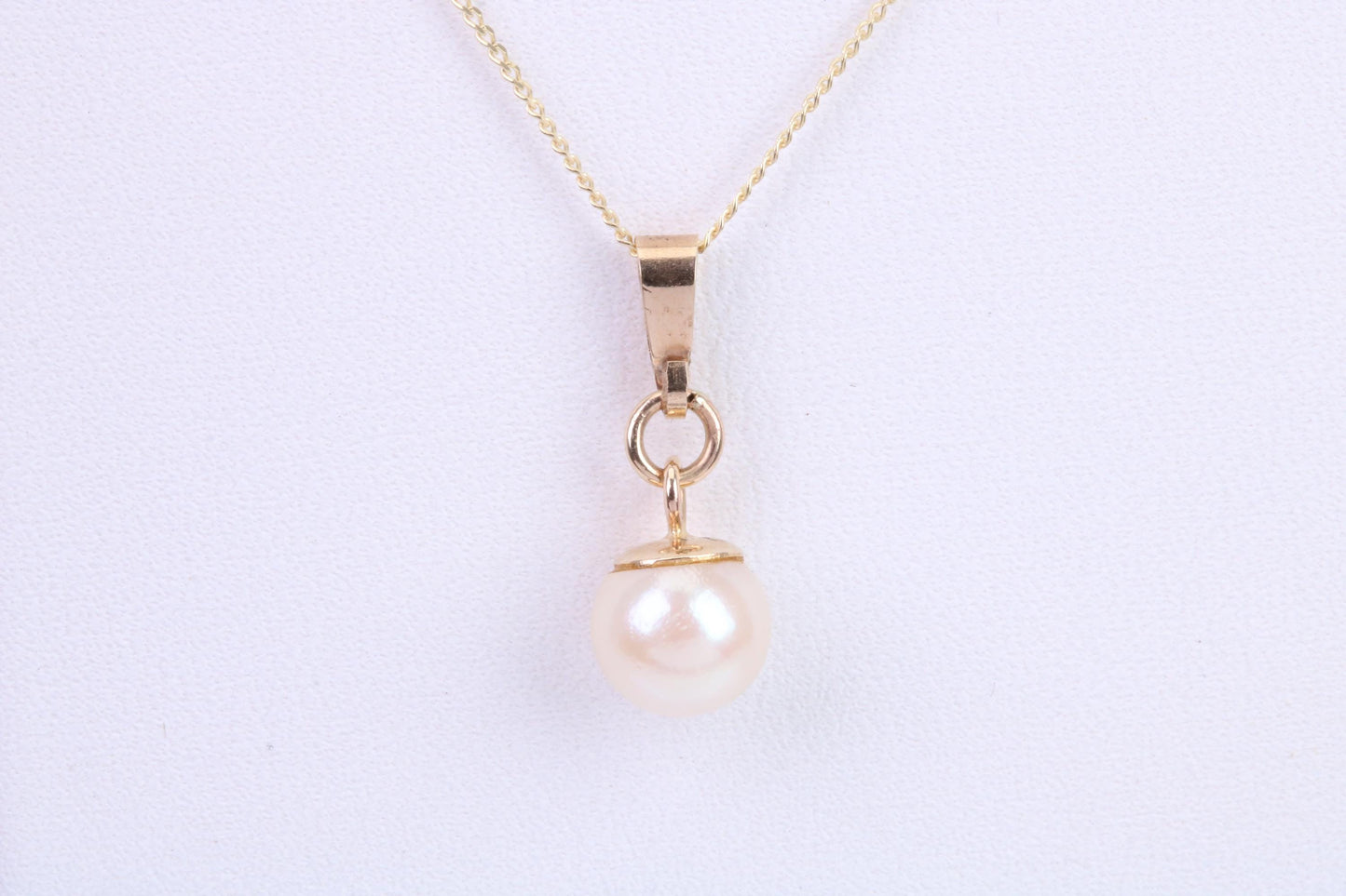 7 mm Round Natural Cultured Pearl Necklace set in Solid Yellow Gold Together with 16 Inch Yellow Gold Chain