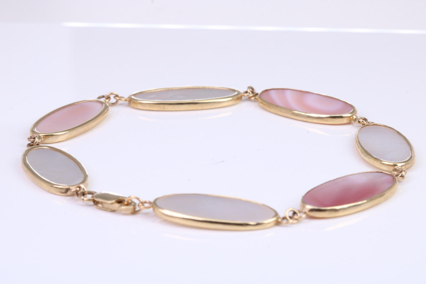Stunning Mother of Pearl Bracelet set in Solid Yellow Gold, British Hallmarked