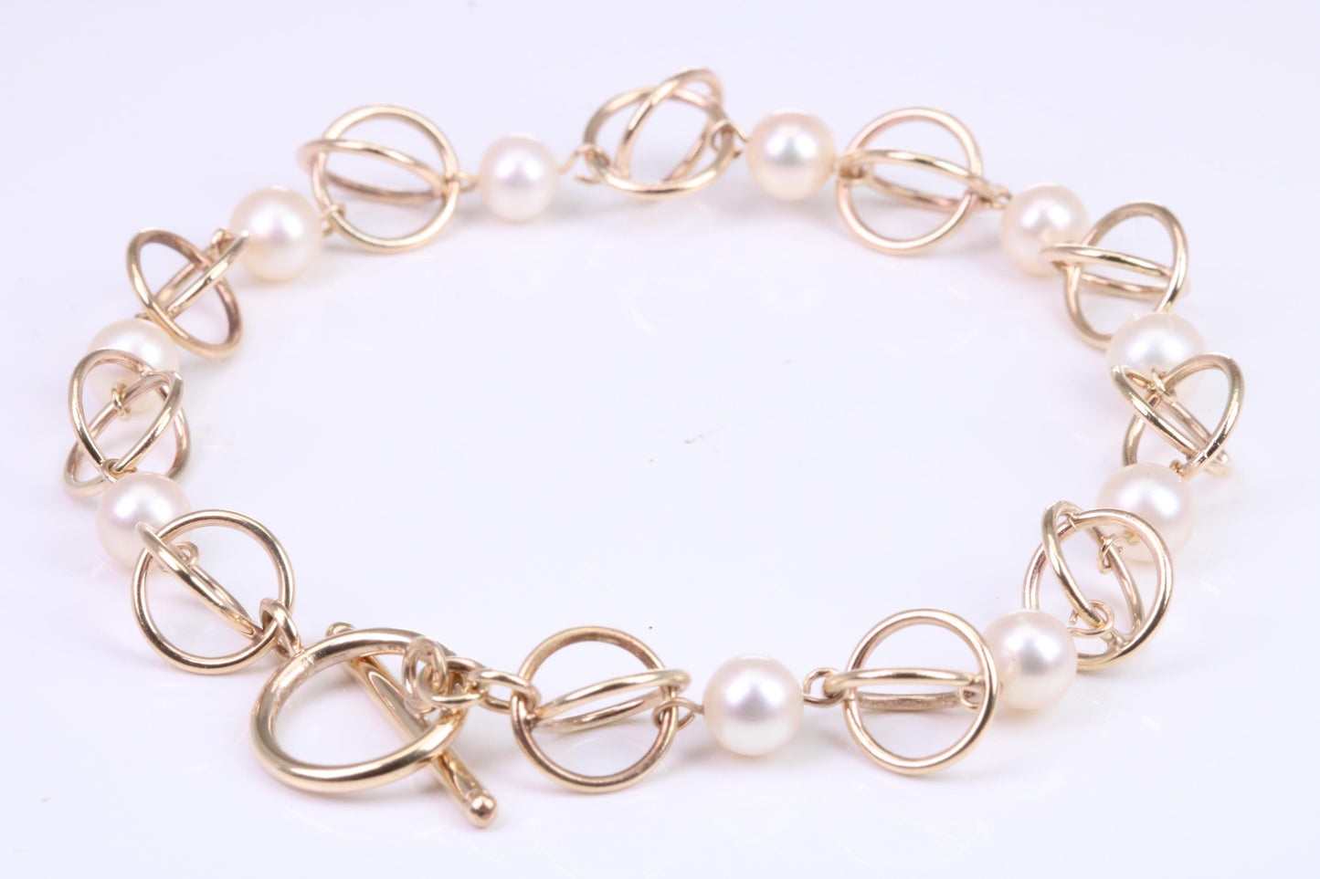 Stunning Natural Freshwater Pearl Bracelet set in Solid Yellow Gold, British Hallmarked
