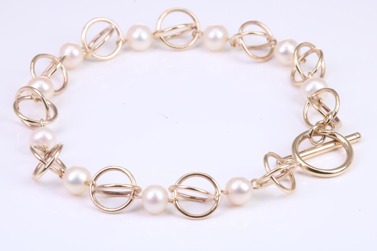 Stunning Natural Freshwater Pearl Bracelet set in Solid Yellow Gold, British Hallmarked