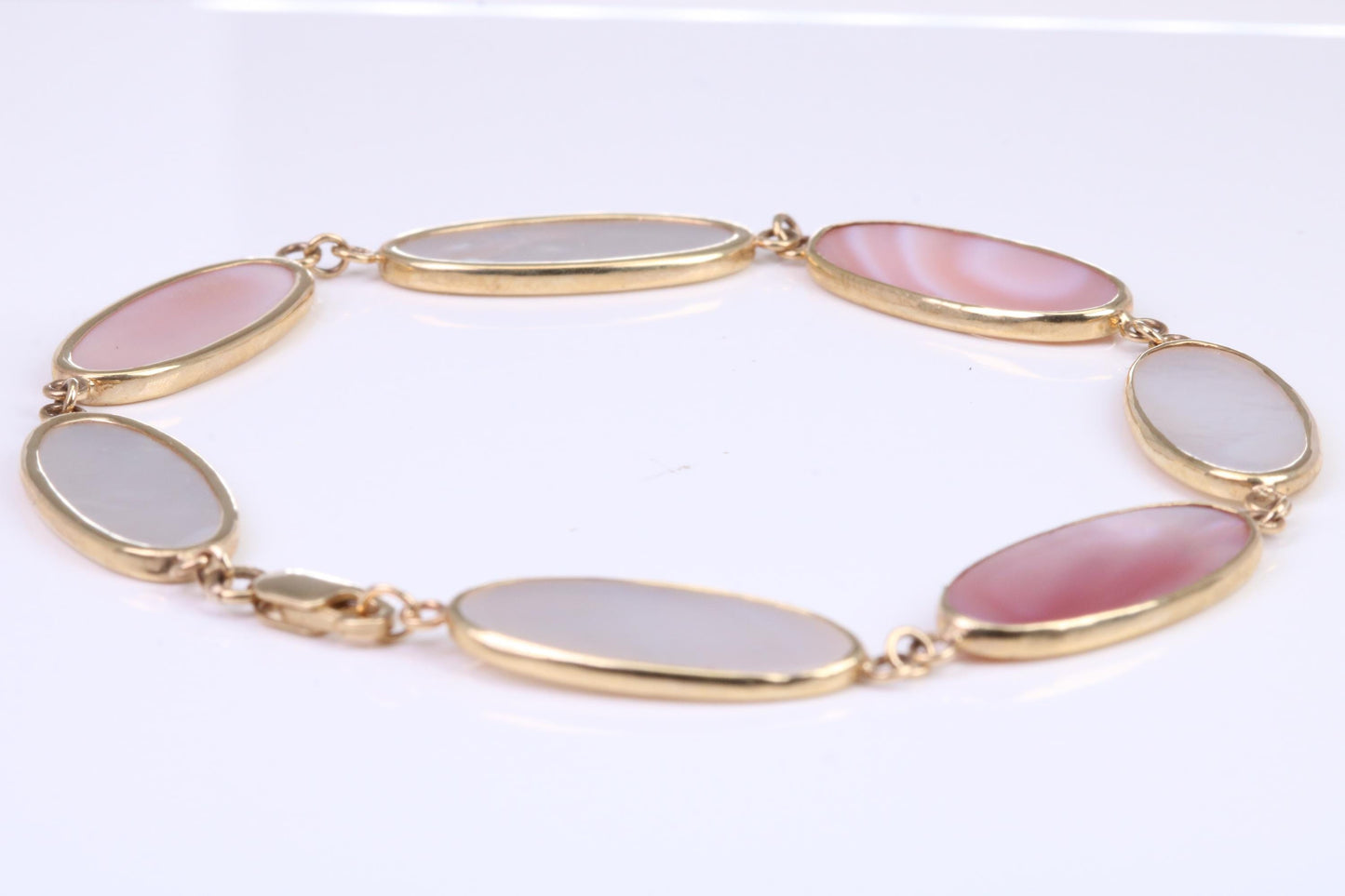 Stunning Mother of Pearl Bracelet set in Solid Yellow Gold, British Hallmarked