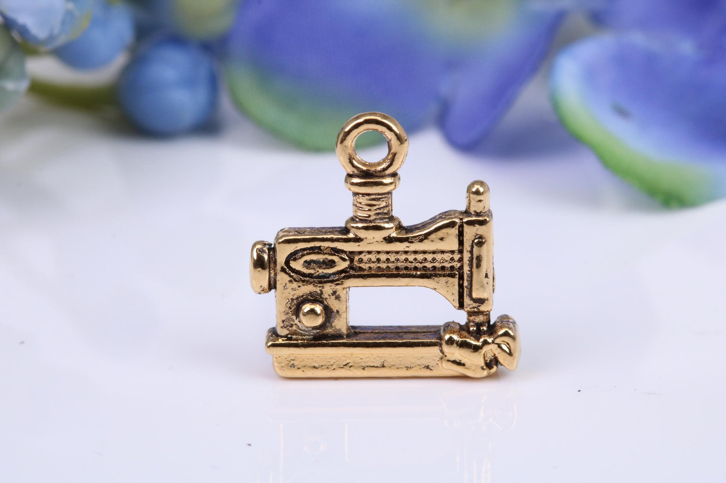 Vintage Sewing Machine Charm, Traditional Charm, Made from Solid Cast Yellow Gold, British Hallmarked