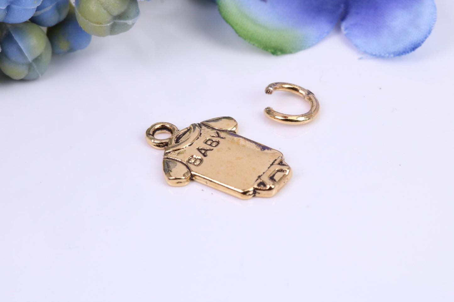 Baby Vest Charm, Made from Solid 9ct Yellow Gold, British Hallmarked, Complete with Attachment Link
