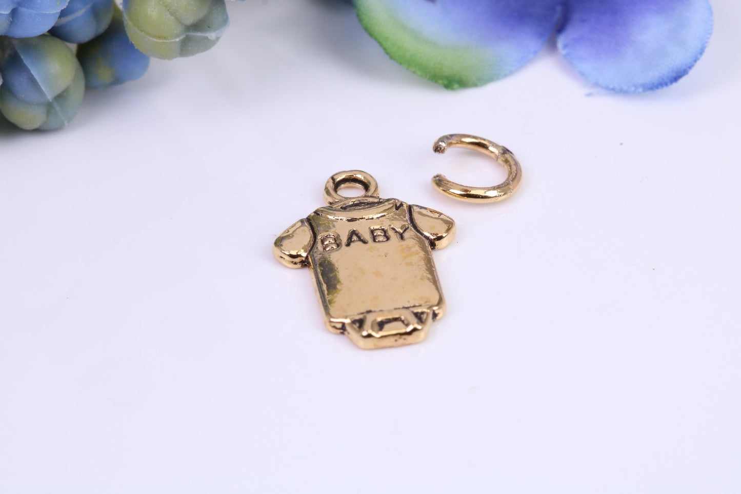 Baby Vest Charm, Made from Solid 9ct Yellow Gold, British Hallmarked, Complete with Attachment Link