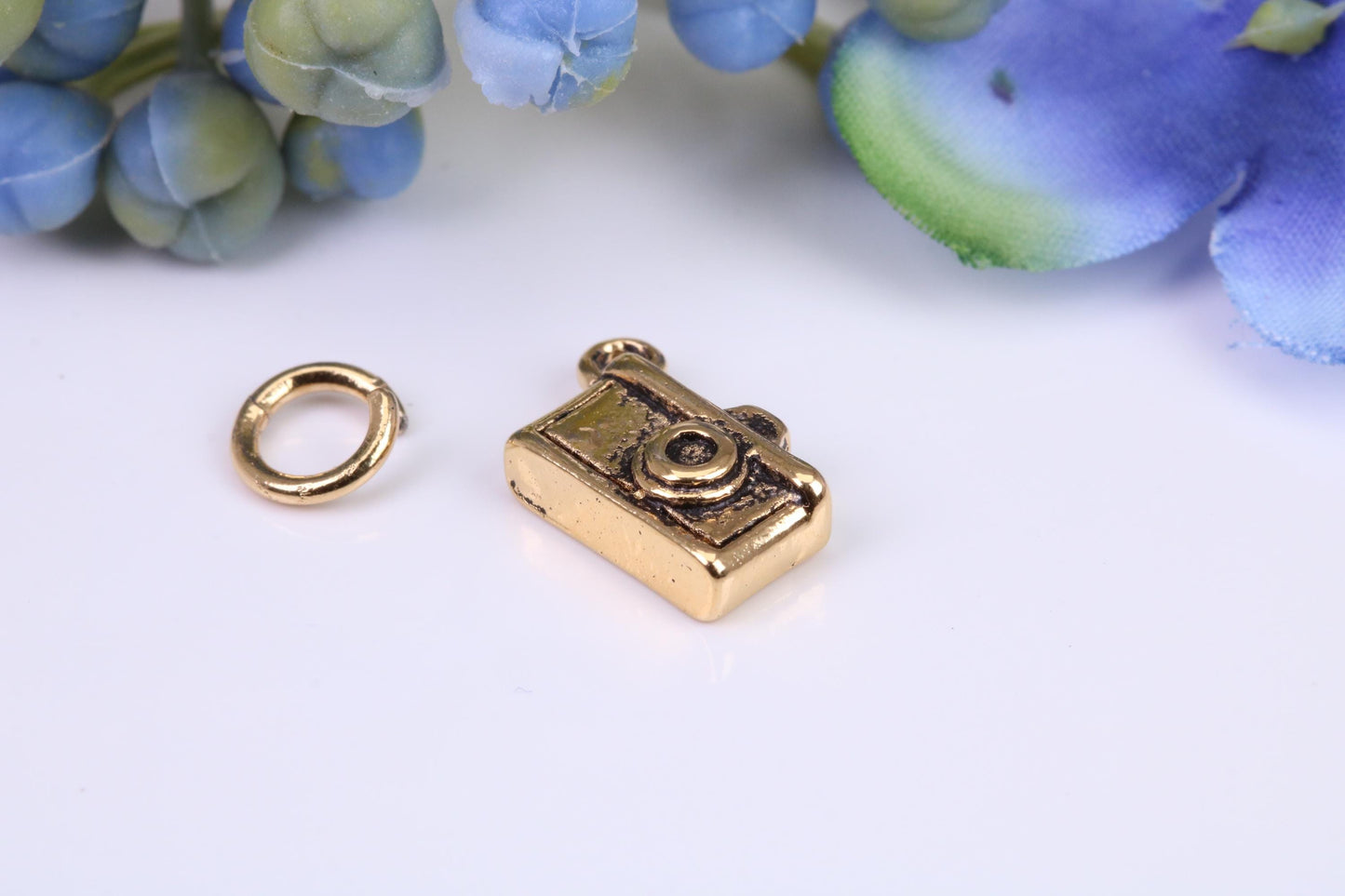 Camera Charm, Made from Solid Cast Yellow Gold, British Hallmarked