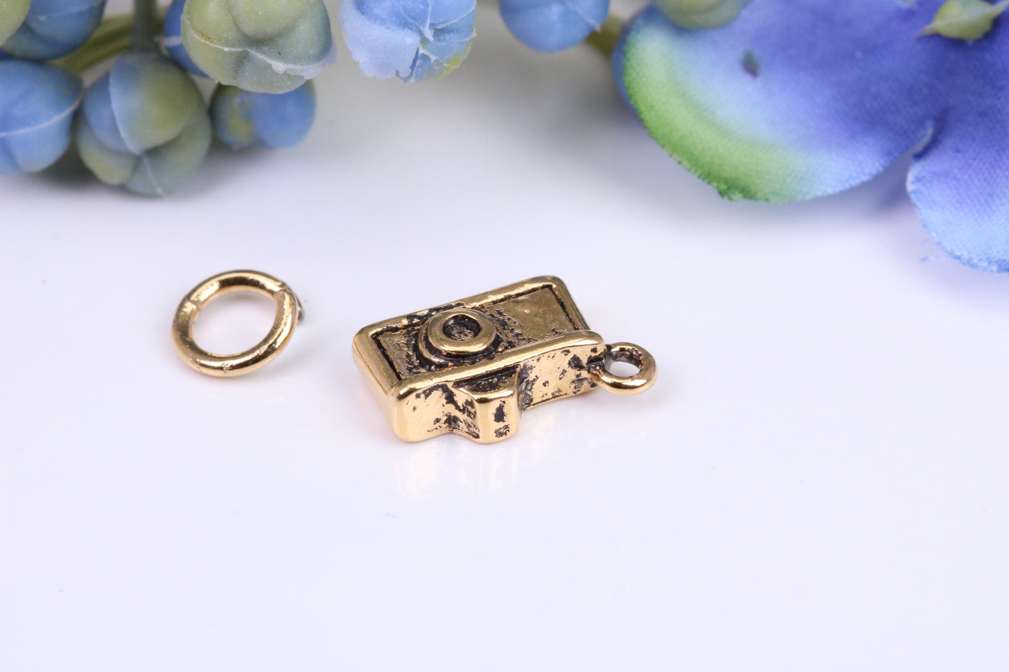 Camera Charm, Made from Solid Cast Yellow Gold, British Hallmarked