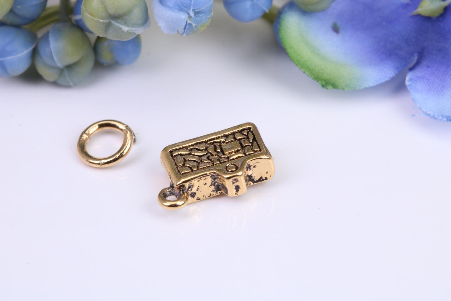 Camera Charm, Made from Solid Cast Yellow Gold, British Hallmarked