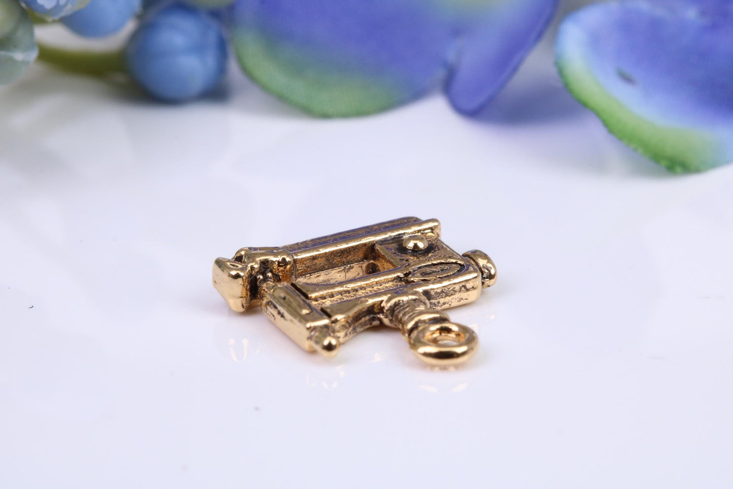 Vintage Sewing Machine Charm, Traditional Charm, Made from Solid Cast Yellow Gold, British Hallmarked