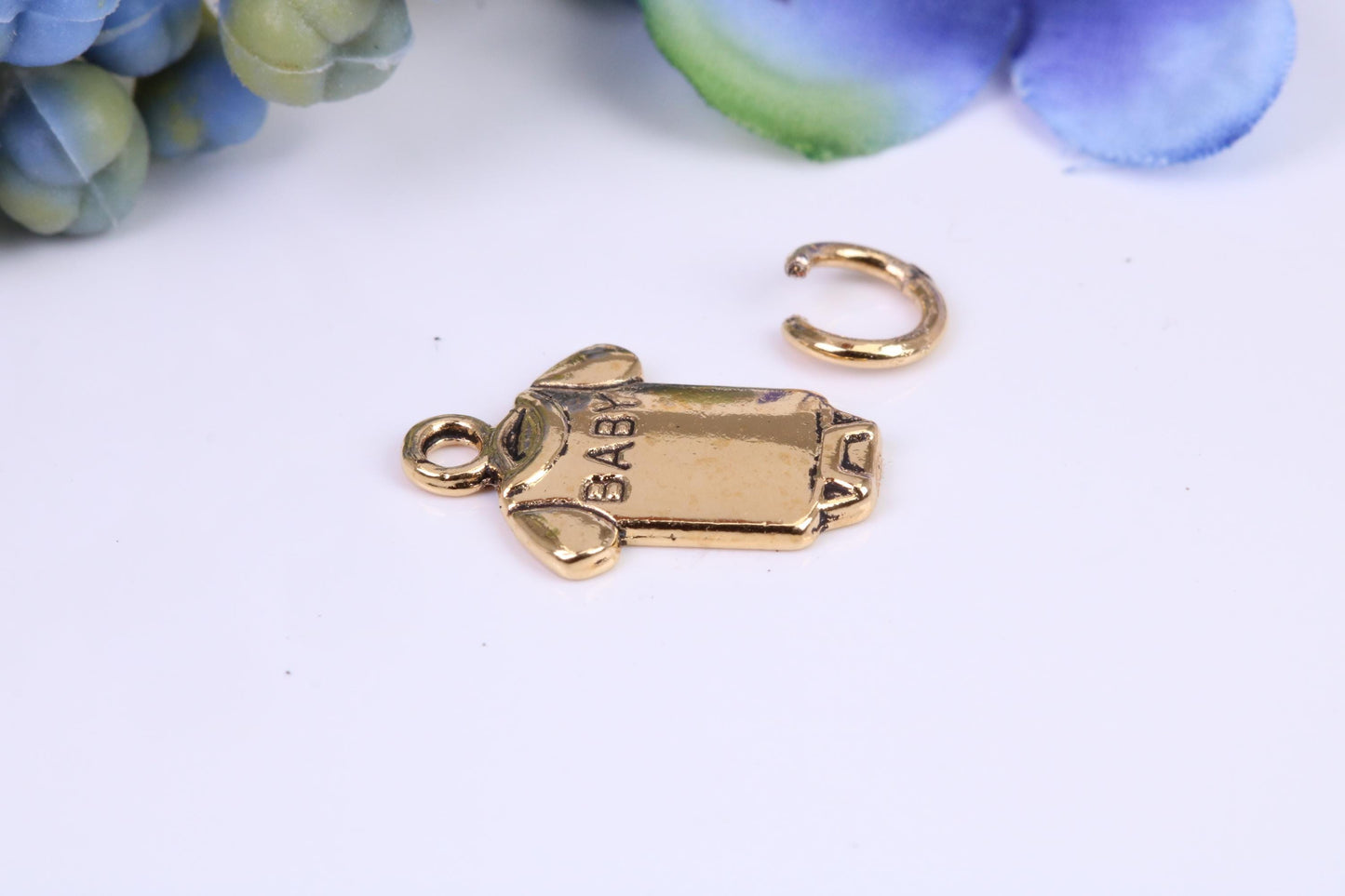 Baby Vest Charm, Made from Solid 9ct Yellow Gold, British Hallmarked, Complete with Attachment Link