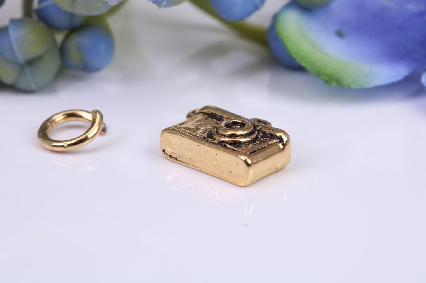 Camera Charm, Made from Solid Cast Yellow Gold, British Hallmarked