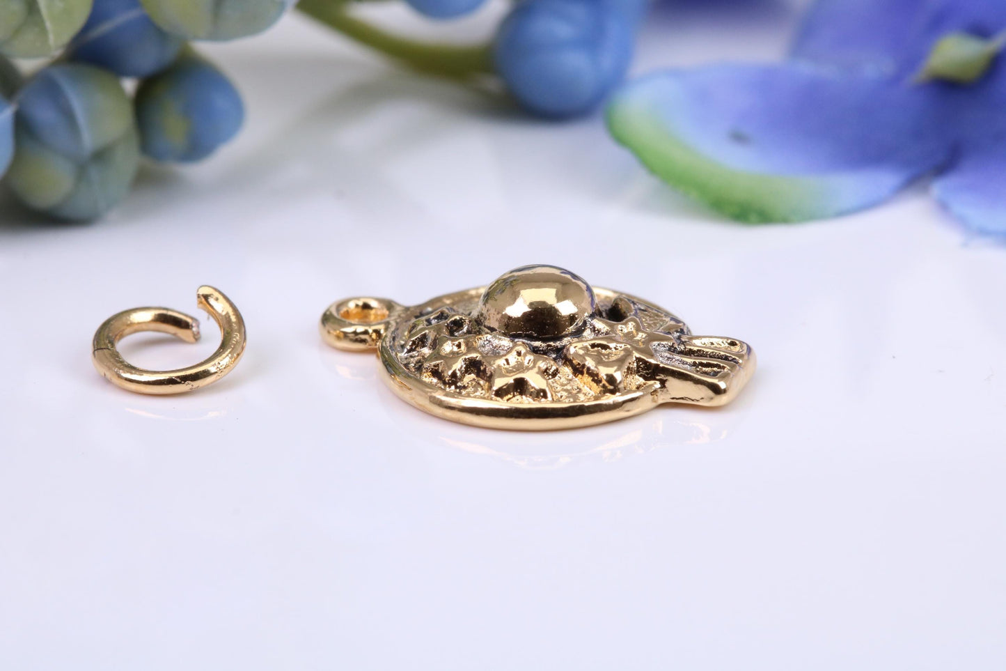 Sun Hat Charm, Made from Solid Cast Yellow Gold, British Hallmarked