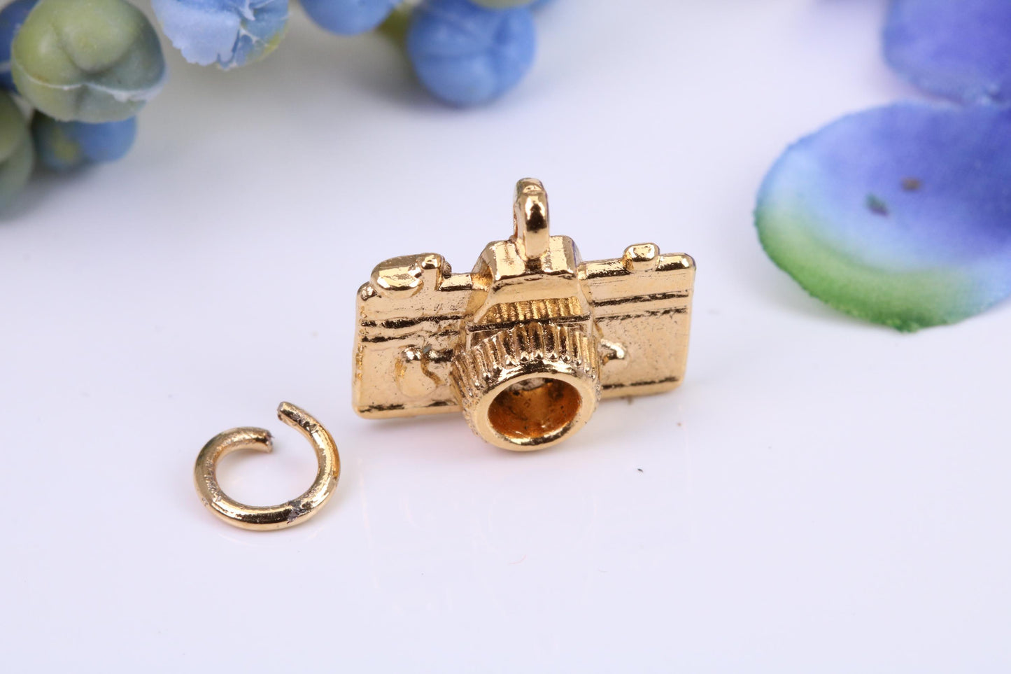 Camera Charm, Made from Solid Cast Yellow Gold, British Hallmarked