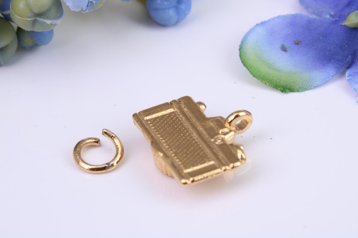 Camera Charm, Made from Solid Cast Yellow Gold, British Hallmarked