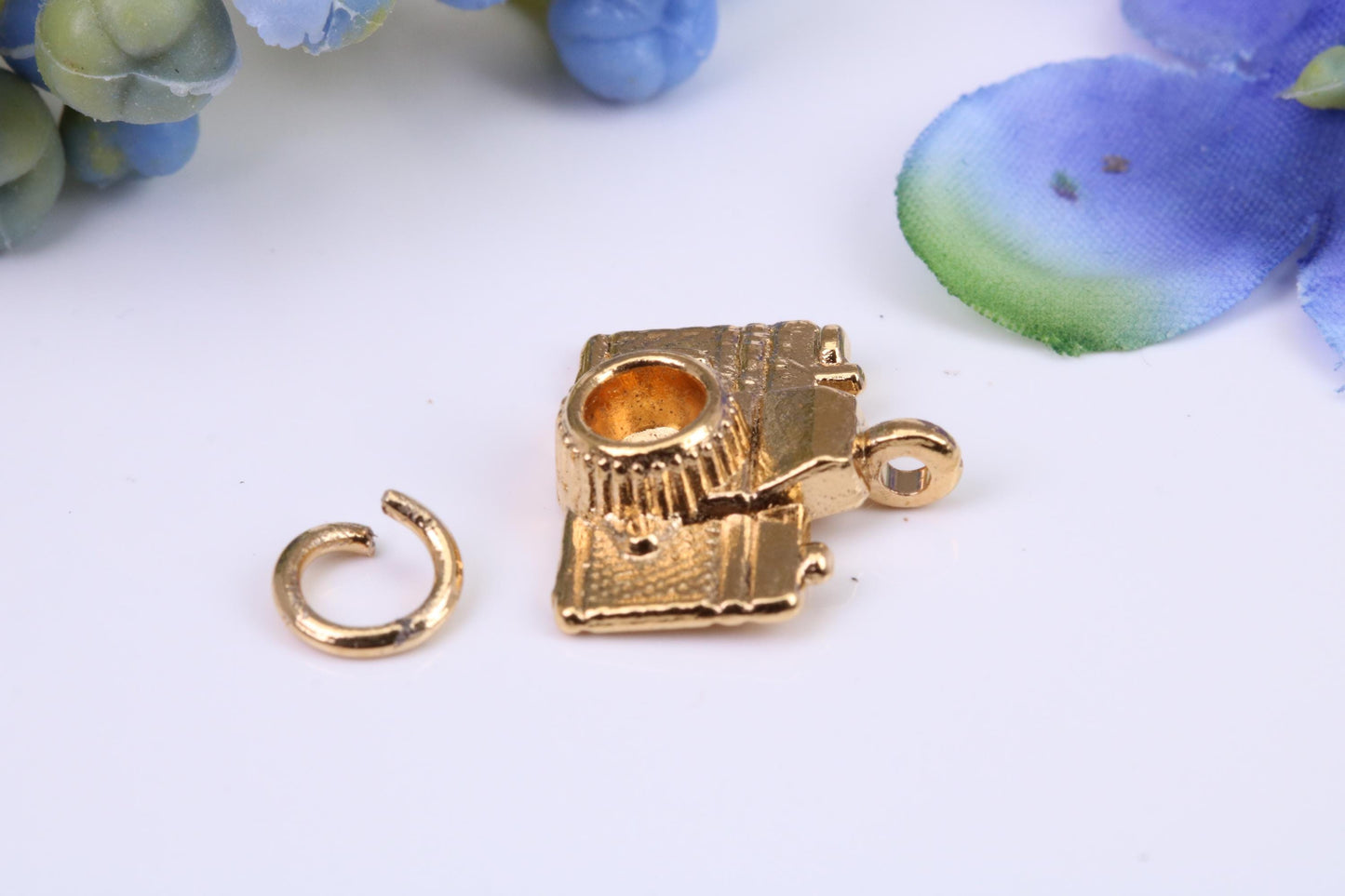 Camera Charm, Made from Solid Cast Yellow Gold, British Hallmarked