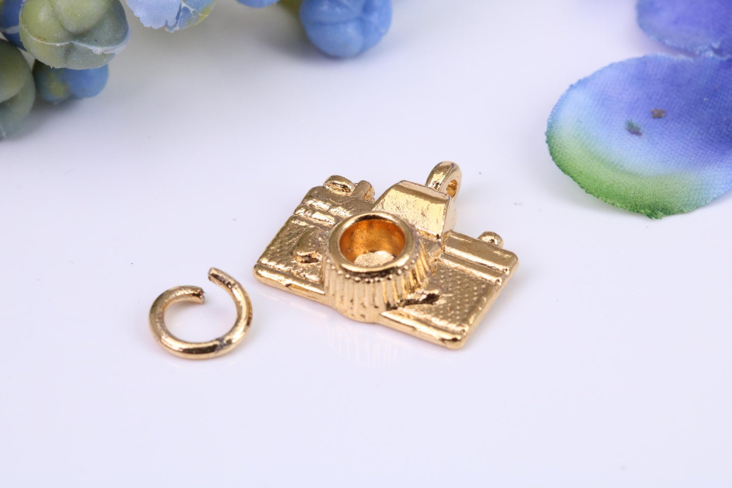 Camera Charm, Made from Solid Cast Yellow Gold, British Hallmarked