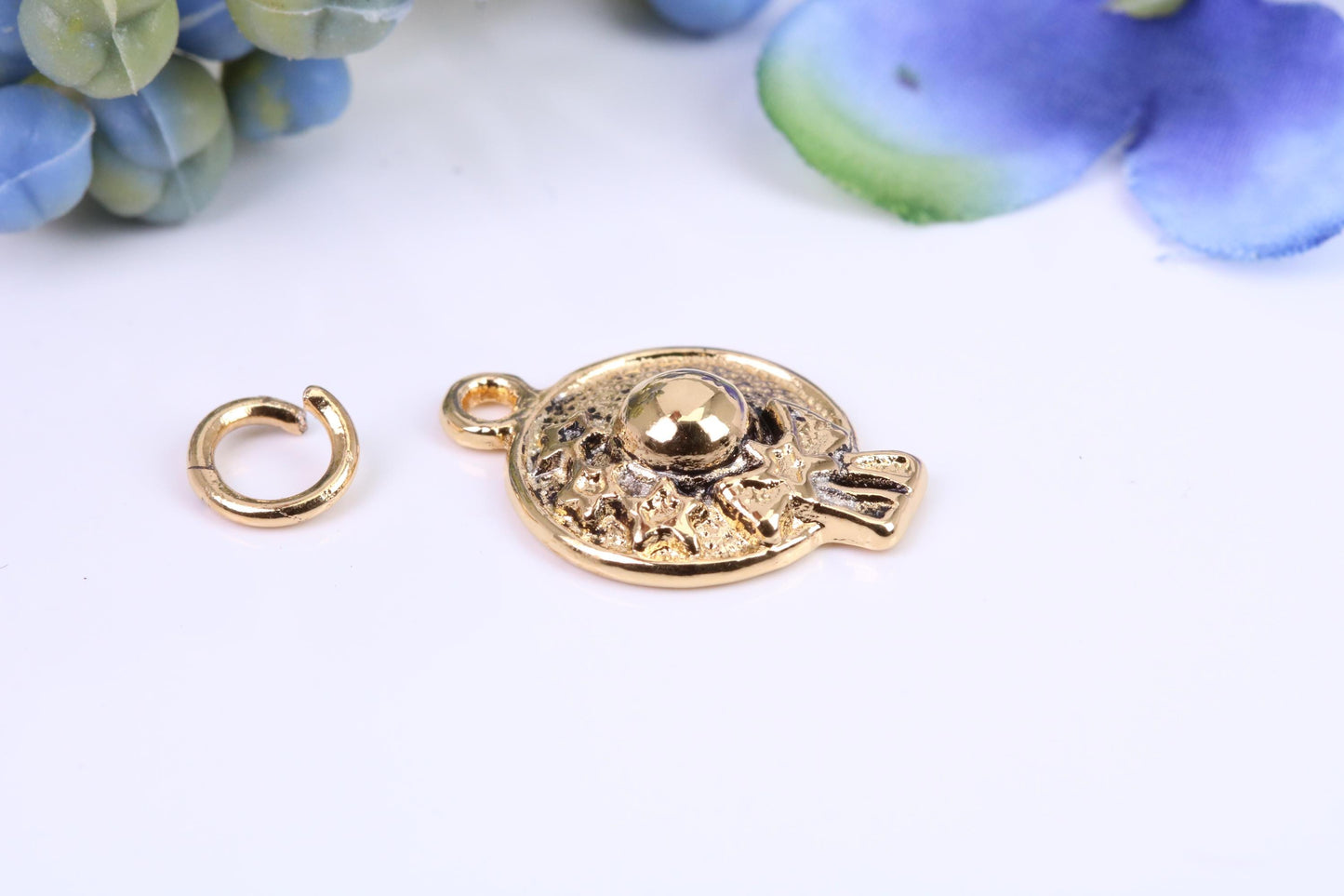 Sun Hat Charm, Made from Solid Cast Yellow Gold, British Hallmarked