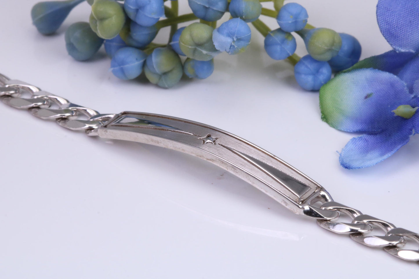 Gents Diamond cut Link Bracelet, Made from solid Sterling Silver, 8.50 Inches Long and 7 mm Wide, British Hallmarked